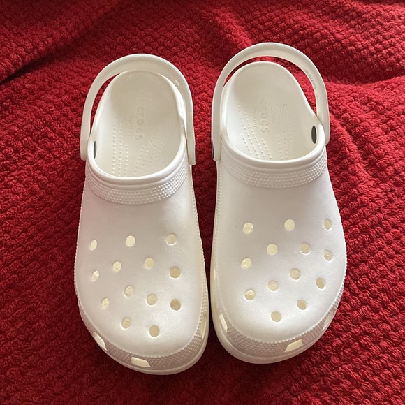 Crocs platform women’s size 10 white clogs “unisex” - Picture 2 of 13
